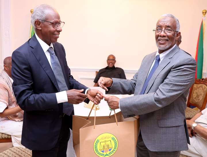 Dalkasomaliland's tweet photo. The President of the Republic of #Somaliland H.E. Muse Bihi had a state dinner with the Eritrean Foreign Affairs Minister, Hon. Osman Saleh &amp; Eritrean Presidential Adviser, Yemane Gebreab.

#Somaliland #Eritrea #Eritrean #SomalilandEritrea https://t.co/x4WGYKYbbZ