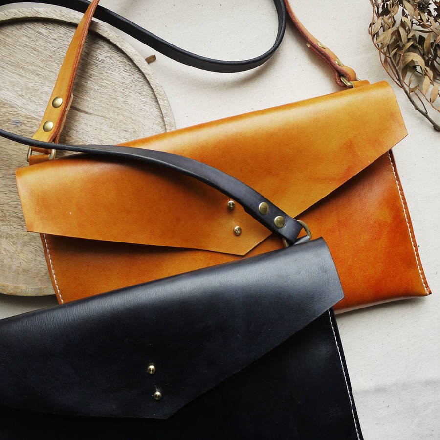 FioreSAfrica's tweet photo. ENVELOPE BAGS LAUNCHING SOON
Will be available in various colours.
Watch this space!
https://t.co/3h0HL8LGBh
#Fiore #FioreSouthAfrica #Leather #Bags #GenuineLeather #Handmade #EnvelopeBags https://t.co/yNqJlP0VRS
