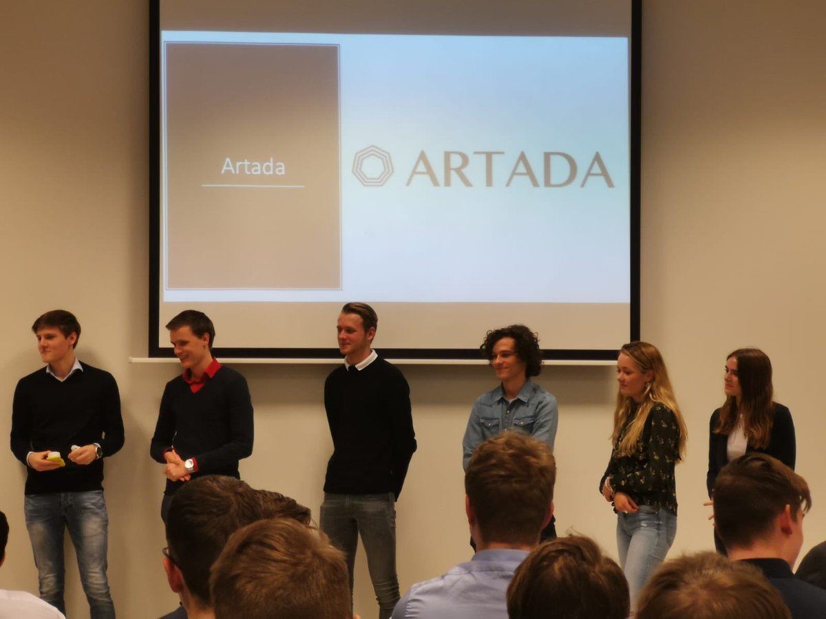 ArtadaSC's tweet photo. 🗣Afgelopen vrijdag hebben we deelgenomen aan de BG ondernemersschap prijs. Van de 13 team zijn we net geen eerste geworden maar moesten we genoegen nemen met een 2e plaats🥈We kregen na afloop veel positieve reacties en hier zijn we natuurlijk superblij mee. #JongOndernemen https://t.co/xoNiYpp4Iz