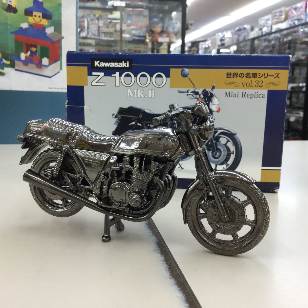 ハードオフ ホビーオフ尾張旭店 入荷情報 レッドバロンの世界の名車シリーズ カワサキ z1000mk が入荷しましたぁ 久しぶりの入荷となります バイク ミニカーの買い取りお待ちしております レッドバロン 世界の名車シリーズ
