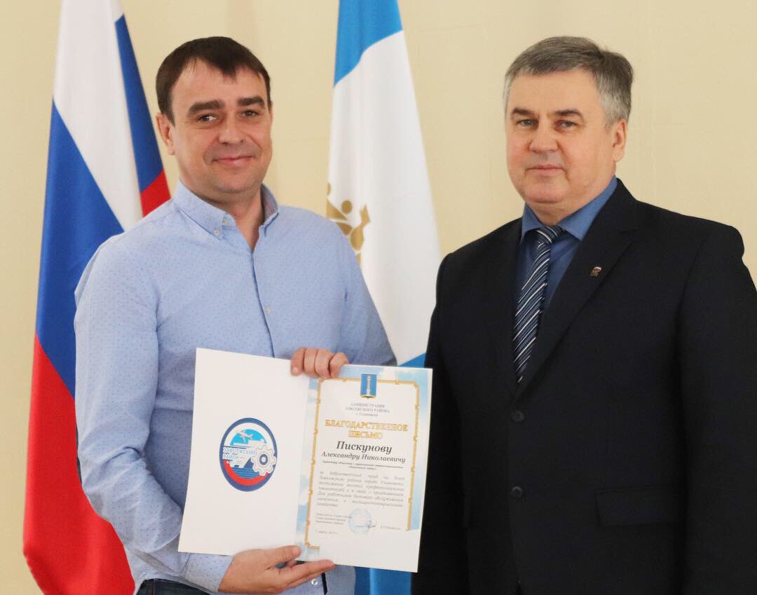День работников ЖКХ отмечается в третье воскресенье марта😊

В 2019 году он выпал на 17 марта💐

Сотрудники ЖКХ обеспечивают наличие в домах и квартирах воды, газа, света и тепла. Они убирают во дворах, улицах.

Отсутствие жалоб со стороны населения – это лучшая награда для нас!