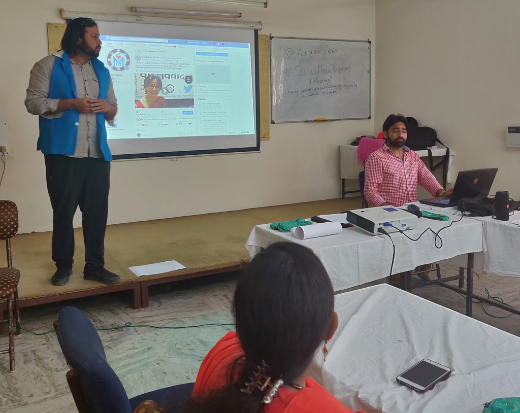 SociallyBlog's tweet image. .@AmiFromIndia explains the best use of #PageManager and #AdminRoles on @facebook #SocialMediaTraining @ActionAidIndia #SocialMedia #SocialChange #TuesdayThoughts #OnlineSafety