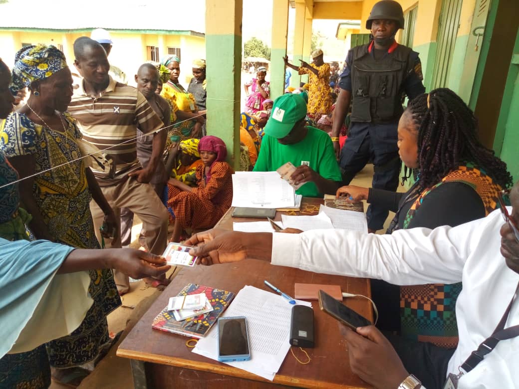 HUPcct's tweet photo. Beneficiaries payment exercise at Abaji Area Council, FCT,Abuja. We are sure reaching the unreached. #SupportTheProcess. https://t.co/T49C4YcbWq