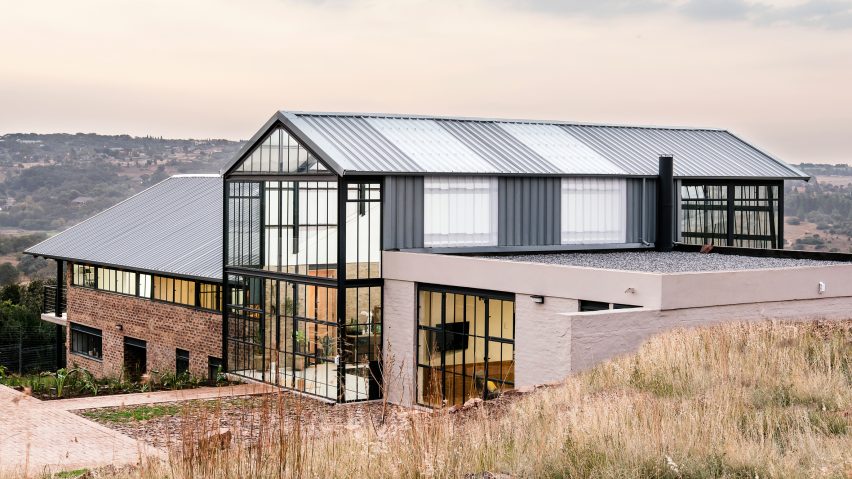 WiffinWindows's tweet photo. Little bit of glass envy! Hands up who wants to live here!?
#glassenvy #glassroof #barn #conservatory #extension #windows #doubleglazing #commercialglass #glasssupplier #compositedoors #upvcwindows #upvc  #aylesbury #buckinghamshire #wiffinwindows #luxuryliving #inspiration https://t.co/jHmxBBGgY3