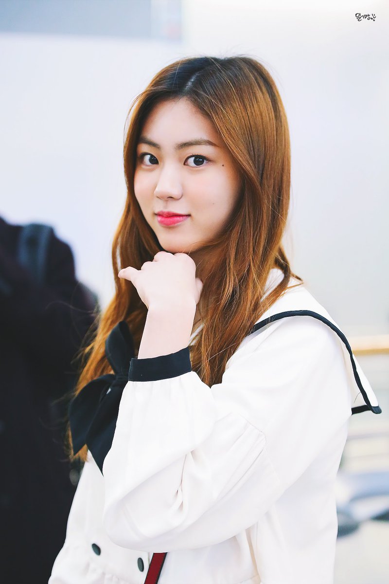 diary_eb's tweet photo. CLC 4주년 축하해 🎉🎉🎉

#CLC #권은빈 #은빈 #Eunbin #오늘의은빈 https://t.co/HJbswcA2iN