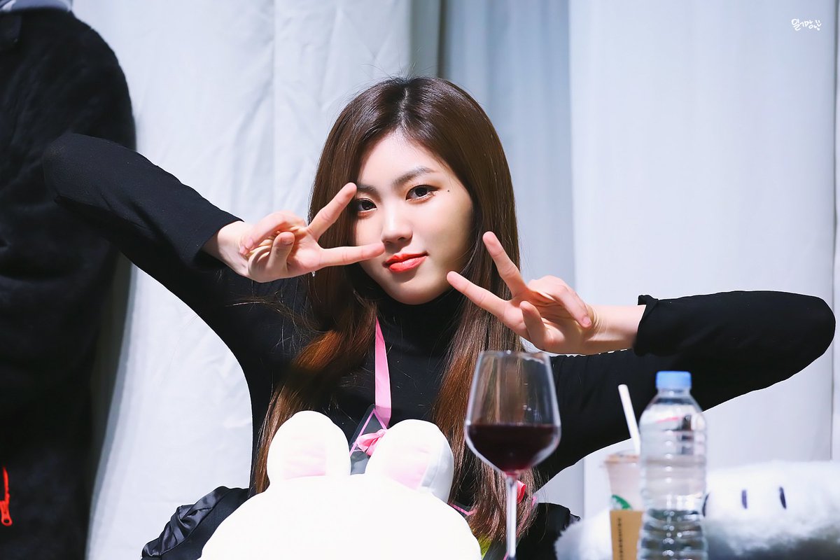 diary_eb's tweet photo. CLC 4주년 축하해 🎉🎉🎉

#CLC #권은빈 #은빈 #Eunbin #오늘의은빈 https://t.co/HJbswcA2iN