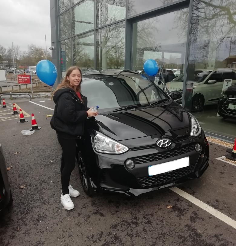 endeavour_auto's tweet photo. Congratulations!!
Here's Miss Ziff collecting her first car! This #Hyundai #i10 was a present from her Dad!
Nice one Dad! ππππππ
#HappyMotoring #SafeDriving #Endeavolution https://t.co/HTbyo1Q2d5