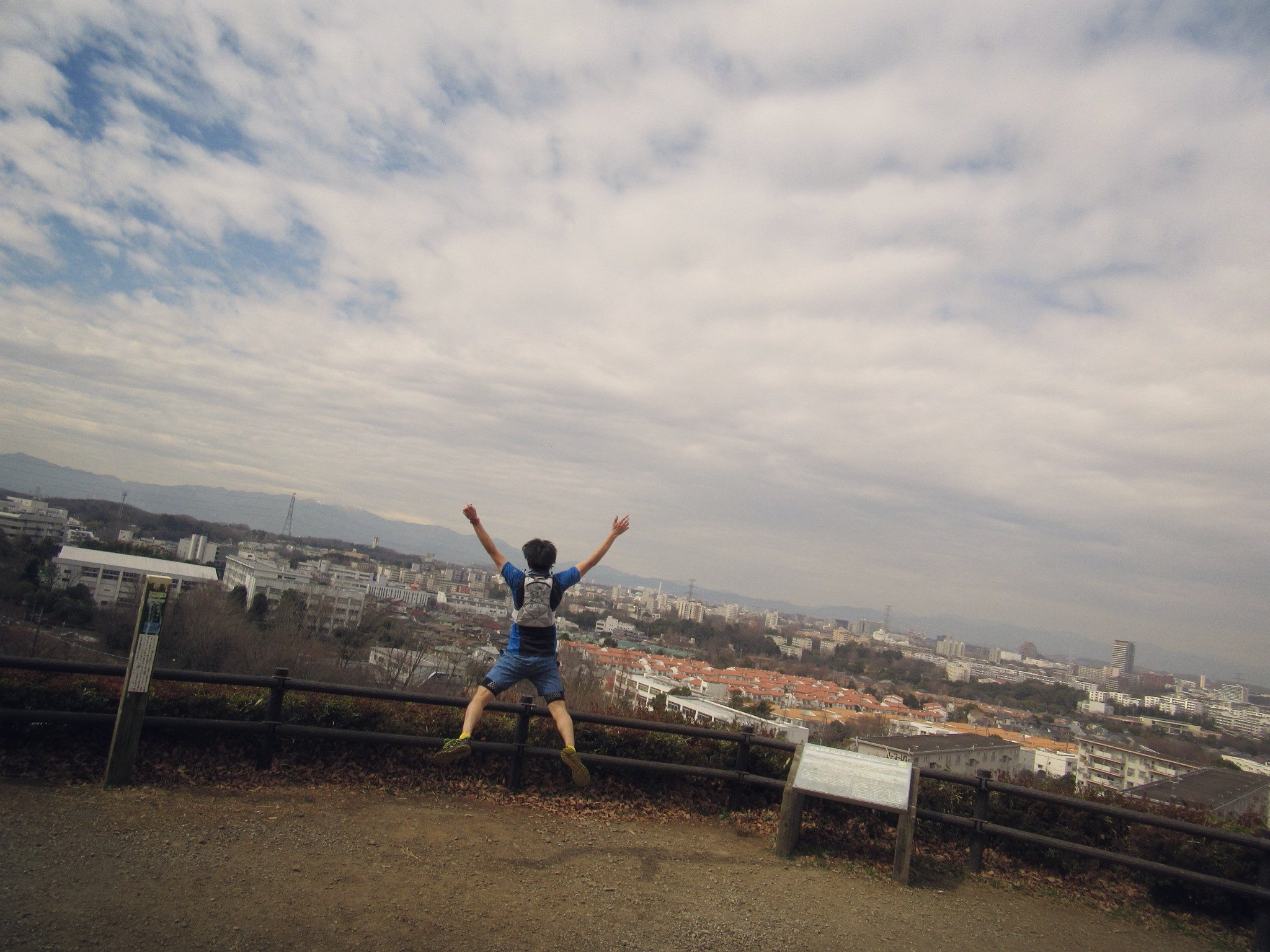 石井スポーツ公式 登山 アウトドア 川越店 いろんな方が紹介されている多摩の道を走らせて戴きました 帰り道は歩道 歩道にはランナーが それも健脚な方が多く 後ろ姿だけでも勉強できた気分です ここは意外と近いとこにありました 桜が咲いたとき
