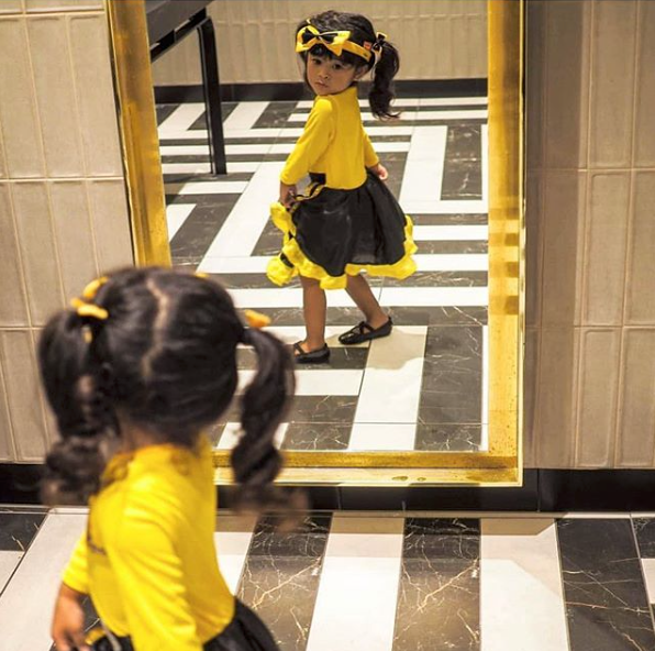 TheWiggles's tweet photo. Sometimes you just KNOW your outfit looks good π
Thank you to Ayumi for this incredible photo #EmmaWiggle #TheWiggles #MiniEmma #Bowtiful https://t.co/2YVYk54kmf