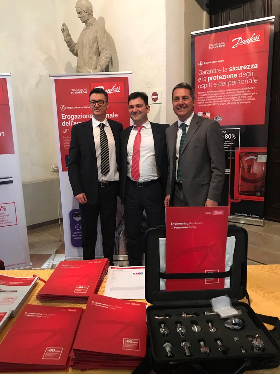 Danfoss_Italia's tweet photo. Benvenuti al Venice Hotel Market 2019!🇮🇹 Il nostro team è pronto a presentare #Danfoss #Hotels Solutions: Domenico Desitefanis, Antonio Terio, Matteo Ciancamerla
#venicehotelmarket #federalberghi https://t.co/PSeMDXgvYp