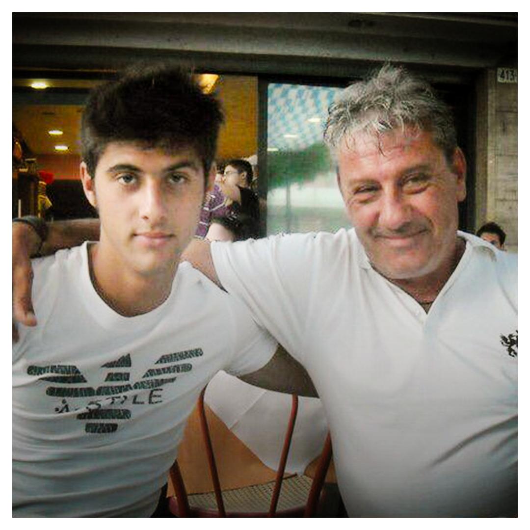 MarcoBenassi15's tweet photo. Tanti auguri a te che mi hai sempre sostenuto, a te che mi hai sempre stimolato a dare qualcosa in più, a te che hai sempre creduto in me. Nel mio sogno. Grazie per avermi trasmesso i valori che mi hanno reso l’uomo che sono oggi. Sei importante. Speciale. Unico. #FestaDelPapà https://t.co/UmLBZlNvu6