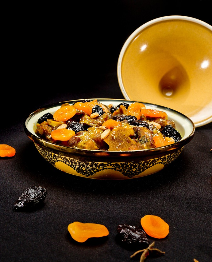 Royal_Catering's tweet photo. Treat yourself with the very best of Arabic cuisine.
Call us 02-4963200 to know more.
#royalcatering #arabicfood #morroccon #emirati #ouzi #tagine #food #blogs #uae #events #catering #royalcatering #royalweddings https://t.co/cS5V02Cl61
