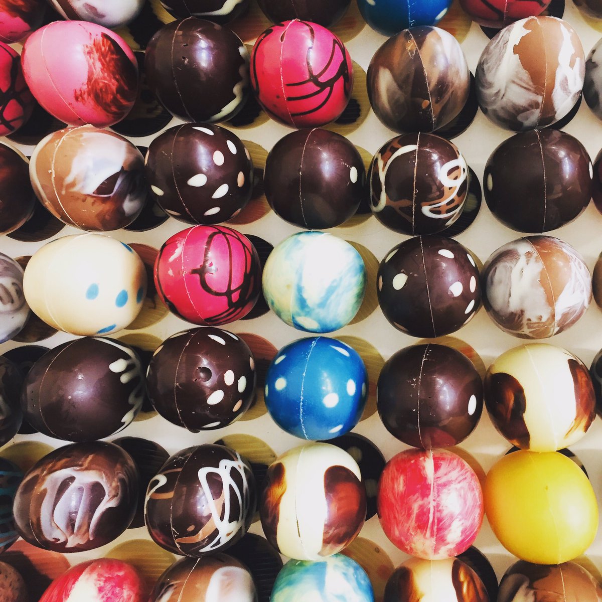 Marangoni_Cioc's tweet photo. Oggi va cosรฌ. Un poโ vanitosette e frufru ma con garbo. #eastereggs #ovetti #eggs #eggsdecor #pasqua #pasquetta #SPRINGBREAK https://t.co/yyZ9gwOIIG