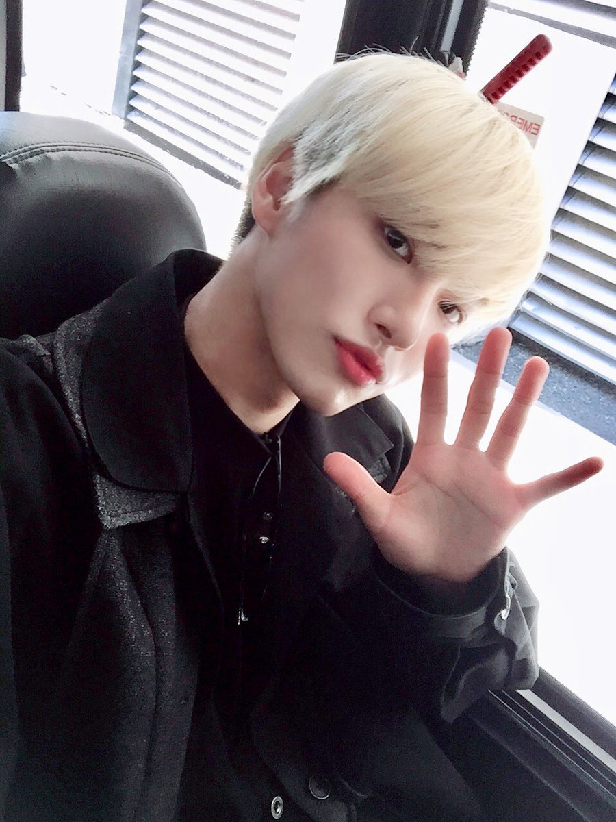 ATEEZofficial's tweet photo. [#성화] 에이티니 보고싶음ㅠㅅㅠ
#ATEEZ #에이티즈 https://t.co/82rEEz6zz2