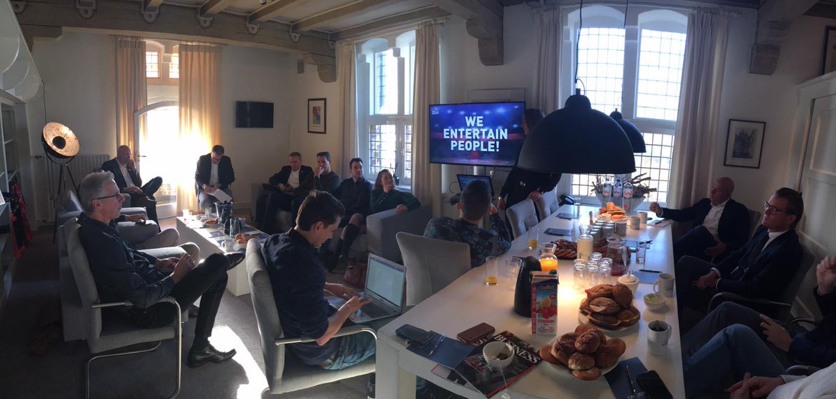 🥐🏀| De Business Club startte in alle vroegte de dag met een interactieve ontbijtsessie op een bijzondere locatie: Kasteel Valk.

Dank Snijders Advocaten voor de hartelijke ontvangst!

#BetterEveryDay