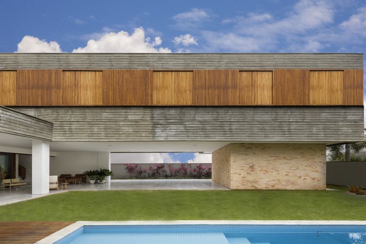 VMConstruccion's tweet photo. Casa de los vientos / Leo Romano
La casa parece estar estructurada en dos cajas superpuestas
https://t.co/hmEFyBdnUF
#nosgusta #arquitectura #construccion #interiorismo #originalidad https://t.co/pd0y51sVNc