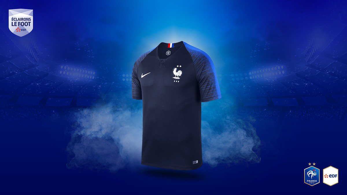 EDF_Foot's tweet photo. Dans 2 jours l'@equipedefrance est de retour au @StadeFrance ! ⚽️🇫🇷
Vous voulez supporter les Bleus avec la tunique 2 étoiles 🤩 ? 
RT &amp; Follow @eclaironslefoot 🤙
TAS lundi 😉🍀 #EclaironsLesBleus https://t.co/IttGcTI5LO