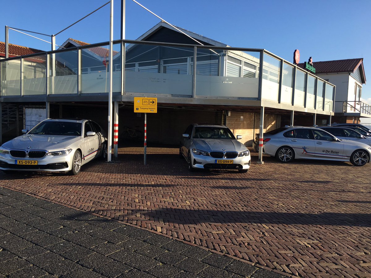 LandenZeezicht1's tweet photo. De Beier Heerenveen heeft zes gloednieuwe BMW’s afgeleverd voor de topkaatsers van kaatsteam Puur Passie. Vanmiddag fotosessie en presentatie. @LandenZeezicht1 @PuurPassie1 @BMWdebeier https://t.co/q3ArAUJ8uO