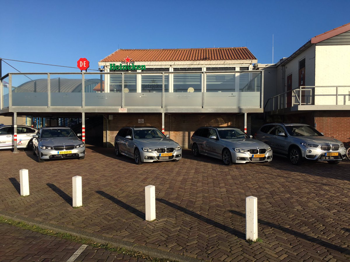 LandenZeezicht1's tweet photo. De Beier Heerenveen heeft zes gloednieuwe BMW’s afgeleverd voor de topkaatsers van kaatsteam Puur Passie. Vanmiddag fotosessie en presentatie. @LandenZeezicht1 @PuurPassie1 @BMWdebeier https://t.co/q3ArAUJ8uO