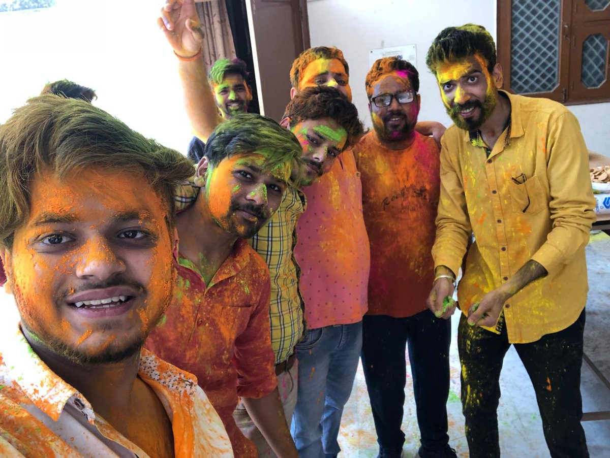 SamarthBJYM's tweet photo. @bjpmukeshsinghl @Gupta47966783 @HimanshuGoelG @ptshrikant @KardamKanta आज ABVP के होलीमिलन समारोह में अपने बड़े भाइयो के साथ रहना हुआ!!
         
              !!HAPPY HOLI!! https://t.co/qTcrxZT8Pd