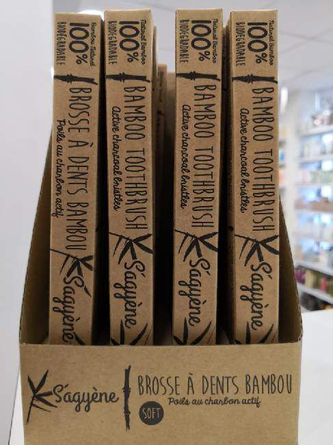 PharmavanceL's tweet photo. Elles sont arrivées : les brosses à dents en bambou biodégradable et avec poils au charbon actif ! #pharmavance #pharmavancerichardlenoir #bambou #charbon #charbonactif #brosseadent #biodegradable https://t.co/KhkVX6Fnbw