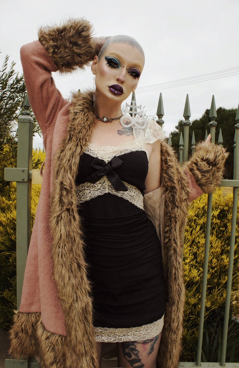 vict666oria's tweet photo. I’ve not been feeling great about myself and my baldness lately. Which doesn’t make any sense, because being bald makes me feel beautiful. But lately I haven’t. Gotta love dysmorphia. 

Ft. @dollskill @HouseofWidow https://t.co/KFbI7yRZ2U