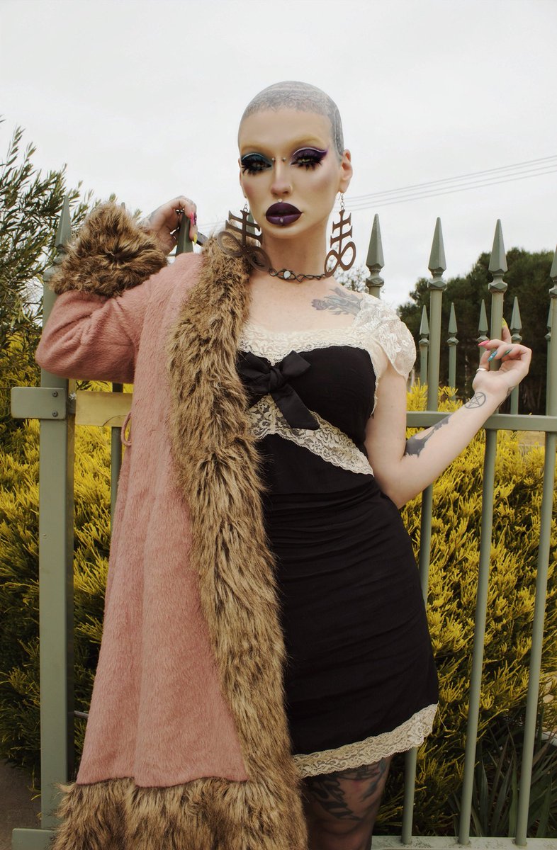 vict666oria's tweet photo. I’ve not been feeling great about myself and my baldness lately. Which doesn’t make any sense, because being bald makes me feel beautiful. But lately I haven’t. Gotta love dysmorphia. 

Ft. @dollskill @HouseofWidow https://t.co/KFbI7yRZ2U