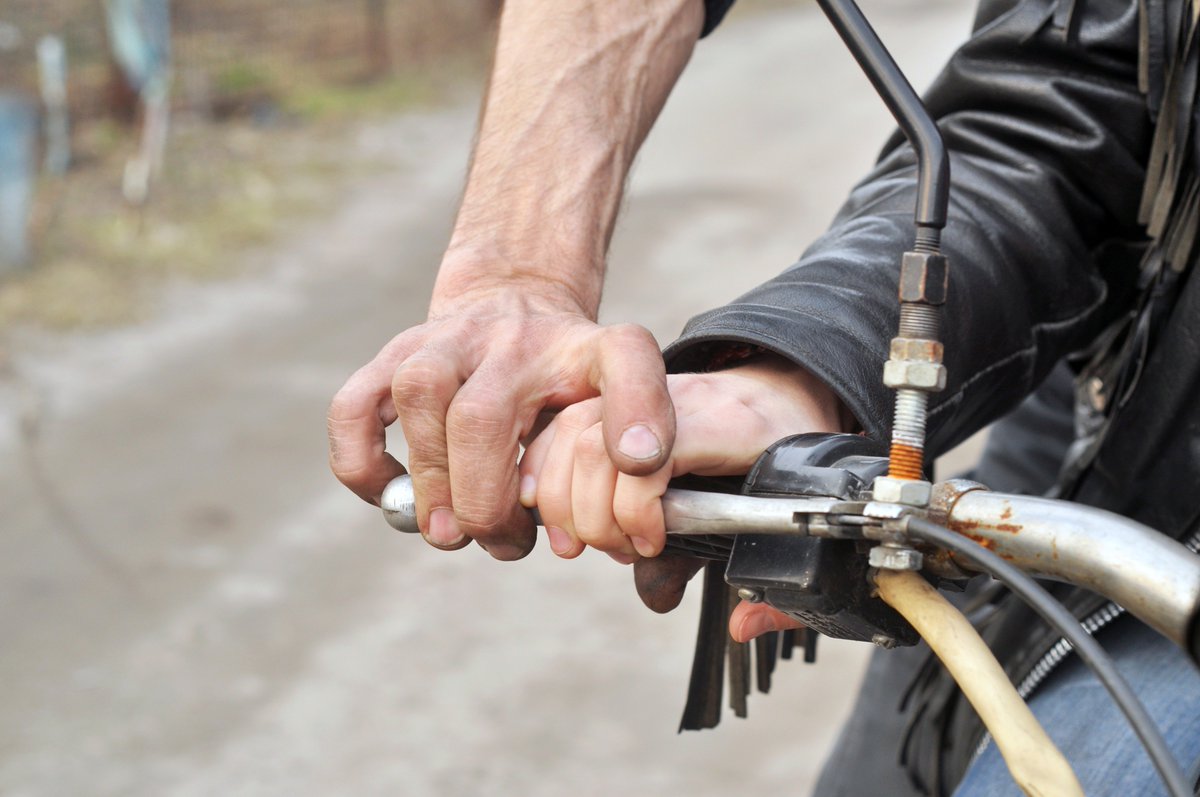 CromRide's tweet photo. Per tots els pares que feu de mestres sobre rodes. Feliç dia! #cromride #cromride2019 #diadelpare #19demarç #FathersDay2019 https://t.co/KdjVElxAiD