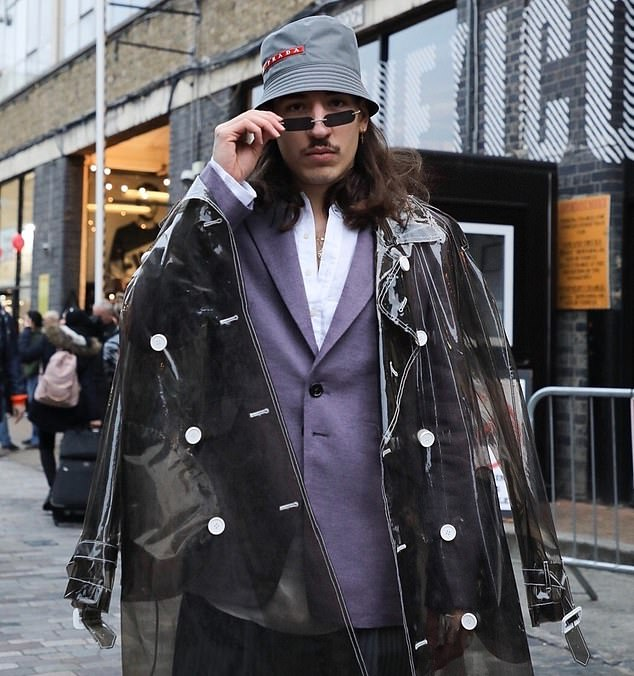 Happy Birthday to Hector Bellerin, the most fashionable football player.    