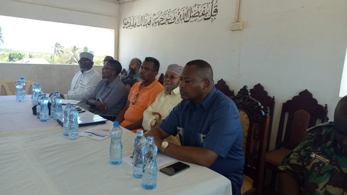 MissingVoicesKE's tweet photo. DPP Noordin Haji with @DCI_Kenya George Kinoti at the start of a community dialogue at Ndau #LamuDialogue. This is the second dialogue the DPP and DCI is attending after the #KayoleDialogue. @TheStarKenya @dailynation @citizentvkenya @Nairobi_News https://t.co/kFzd1KZtL8