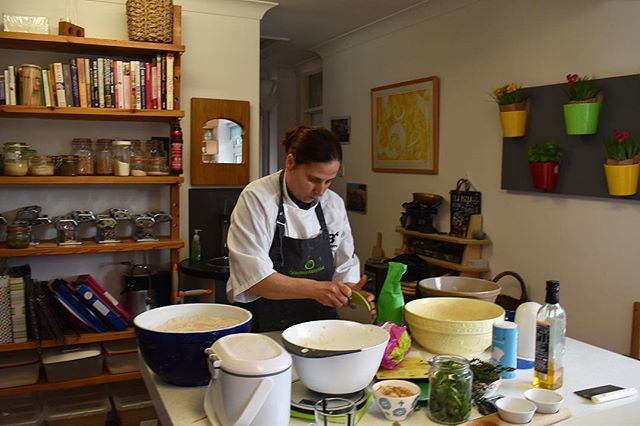 canterbakingsch's tweet photo. Making Bread #learningskills #bakingwithfriends #fougasse #sourdough #breadschool #madeinkent https://t.co/toCZaCb3Vg https://t.co/uWglrjeNsL