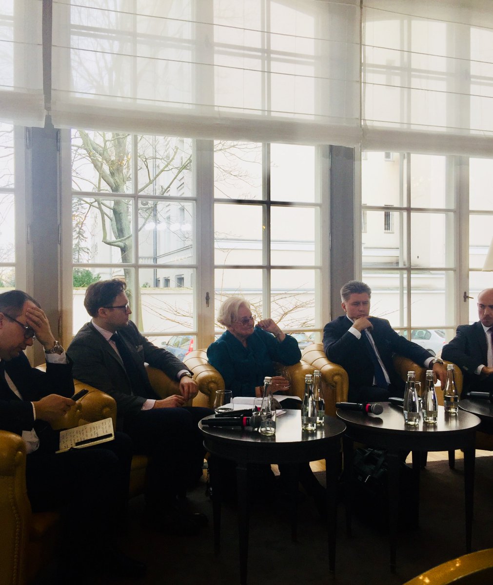 archiwumO's tweet photo. Debata Rządy i siła prawa. Fundament UE z udziałem @Adbodnar #Łętowska #Matczak #Taborowski #Budka i @danutahuebner relacja na żywo w @archiwumO https://t.co/Q5QL4KpUG6 #RULEOFLAWPL https://t.co/2tuOSMjghC