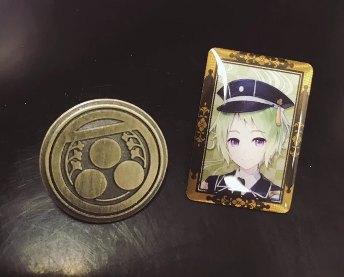 毛利くんのグッズのピンズセットをいただきました。ありがとうございます!家紋の方はさりげなく推しが主張出来ていいですね 