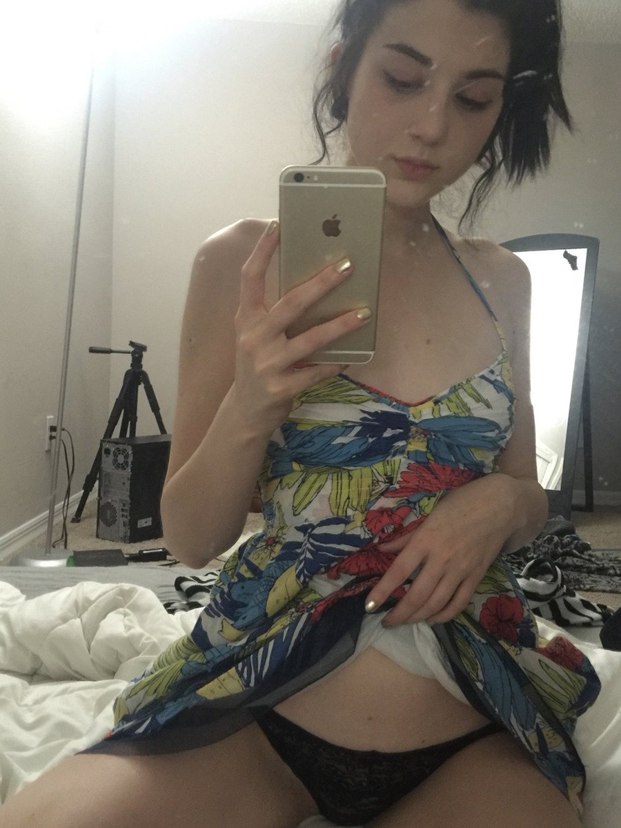 mtl_candice's tweet photo. Qui pour cam maintenant ? 😜😜#camgirl https://t.co/cDCboUk2OU