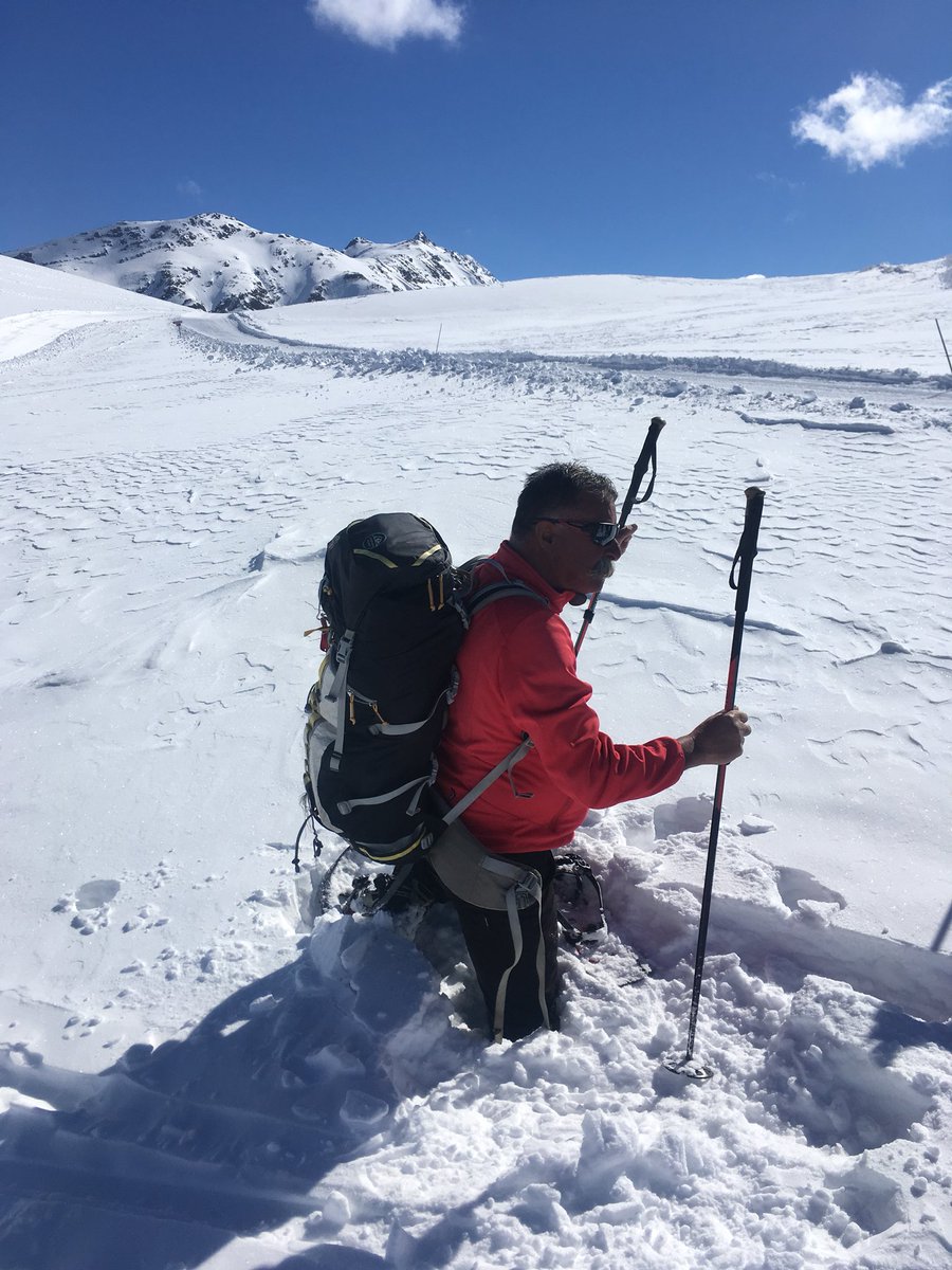 DomEMSEM's tweet photo. What happens without snowshoes!! #beprepped @ExpedMedicine #snow #trek https://t.co/wYwOGNtYgX