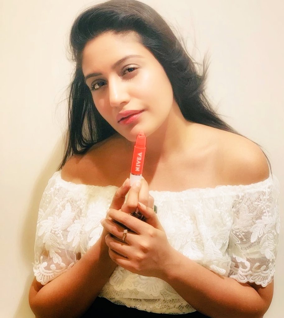 TheSCians's tweet photo. Hottie @SurbhiChandna promoting for  #NiveaCryonColorAndCare #GetYourCOLORON #NiveaForYou 

#SurbhiChandna #Ishqbaaaz #SCians https://t.co/HCjTesKs2x