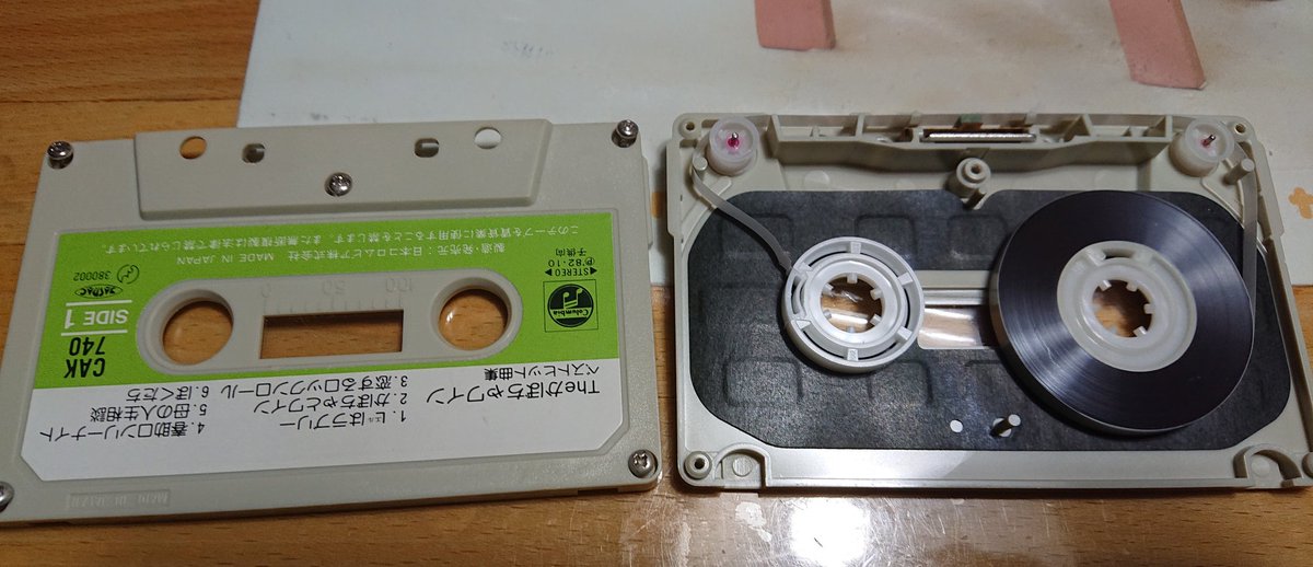 James Tiberius Kirk Theかぼちゃワイン ベストヒット曲集のカセットテープ ハブのプラスチックが劣化して割れてしまったので別のテープから流用して復活 もう一方も変えた方が良いかな Theかぼちゃワイン