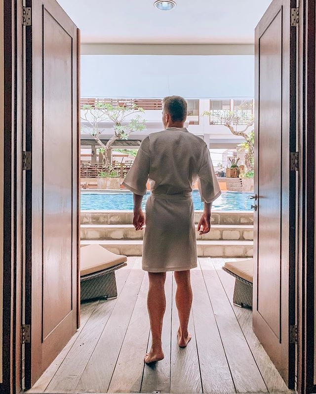 sunislandbali's tweet photo. Who could resist this kind of tempation? Wake up fresh in the morning and take a few steps to the azure, shimmering pool at #sunislandkuta.
Image courtesy by @davorgerbus at Deluxe Pool Access Room
#FunYourWay #ComfortablyFun https://t.co/Xmkn0NWphV https://t.co/kweXyLwmXg