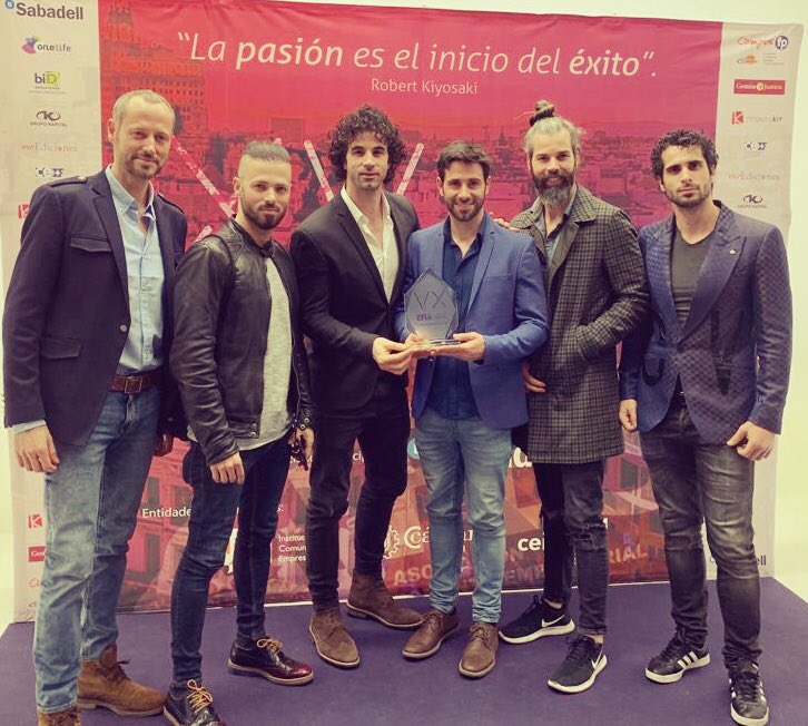 LosVivancos's tweet photo. Orgullosos con nuestro premio @AFESempresas al Mejor Proyecto Cultural. El trabajo y el esfuerzo siempre reciben su recompensa #LosVivancos https://t.co/sTaiHVvclu