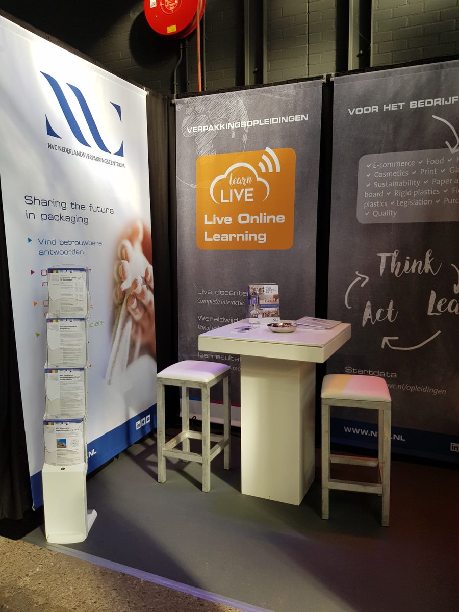NVCInfo's tweet photo. Ook naar het #nlpackagingevent van @VerpakkingsMt @Verpakken in de @Rijtuigenloods #Amersfoort ? U vindt onze NVC-crew op deze mooie stand (onder de brandslang 😉😂)🔜👍👨🎓👩🎓#opleiden #trainen #cursus #workshop #ecommerce #milieu #plastic #karton #food #print #Diploma #design https://t.co/BkzA7KLIwW