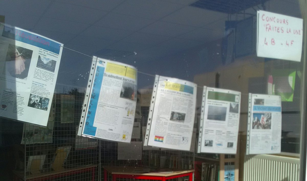 JeanZayNiort's tweet photo. La #semainedelapresse a commencé au CDI avec la participation hier des 4B et 4F au concours #faiteslaune du @ClemiPoitiers et la mise en avant de différents documentaires sur le travail des journalistes. #emi https://t.co/61eM22Kzop