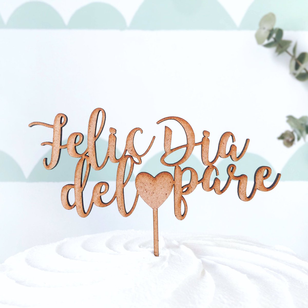 happydays_cat's tweet photo. Feliç dia a tots els pares i avis! ♥️
-----
#happydays #ADNcreatiu #personalitzacióreal
#toppersdefusta #woodentopper #topperspersonalitzats #customizedtoppers #toppersperapastissos #caketoppers #somdeconnec #feliçdiadelpare2019 #feliçdiadelpare #happyfathersday2019 https://t.co/wHYtGIJGvq