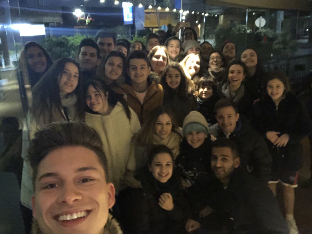 RaoulOT_Family's tweet photo. "El lobo es la antítesis de la maldad. Representa la más alta expresión  entre los seres vivos del cooperativismo, la fidelidad, la ternura, la  protección a los cachorros y la defensa de los débiles".  

FELICIDADES 'PAPÁ WOLFIE' @raoulvazquez 💛🐺#Felices22Raoul #ContigoSiempre https://t.co/ZuIGBvj1Nw