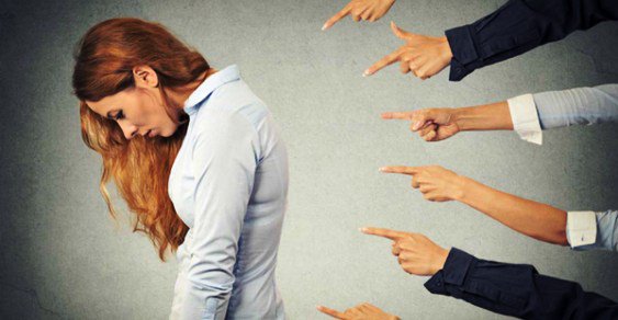 🆕ЧТО ТАКОЕ МОББИНГ И КАК ЕГО ИЗБЕЖАТЬ

«Модным» словом моббинг сейчас называют психологическое насилие, которому подвергается сотрудник. Проще говоря, это травля со стороны отдельных коллег или всего коллектива. Что делать? Увольняться или сопротивляться? hrdocs.ru/poleznaya-info…