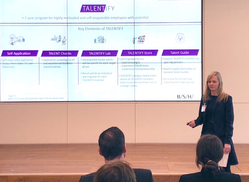Leon_J's tweet image. „Bei unserem #Talentprogramm #TALENTIFY kann sich jeder unserer über 60.000 Mitarbeiter bewerben. Im Programm selbst gibt es dann eine Teilgruppe für Führungskräfte.“ Verena Janßen über #TalentManagement bei @TheBSHGroup
