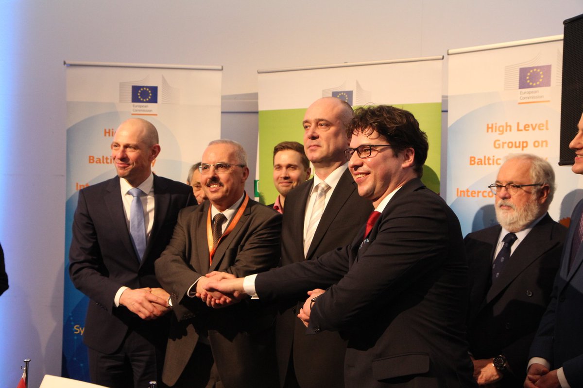 The signature of #CEFenergy grant to synchronise the #electricity grid of the #Baltics 🇪🇪#Estonia @taaviveskimagi 🇱🇻#Latvia 🇱🇹#Lithuania @Litgrid with Continental Europe taking place at #PCIdaysEU 🇪🇺 #PCIList #BEMIP