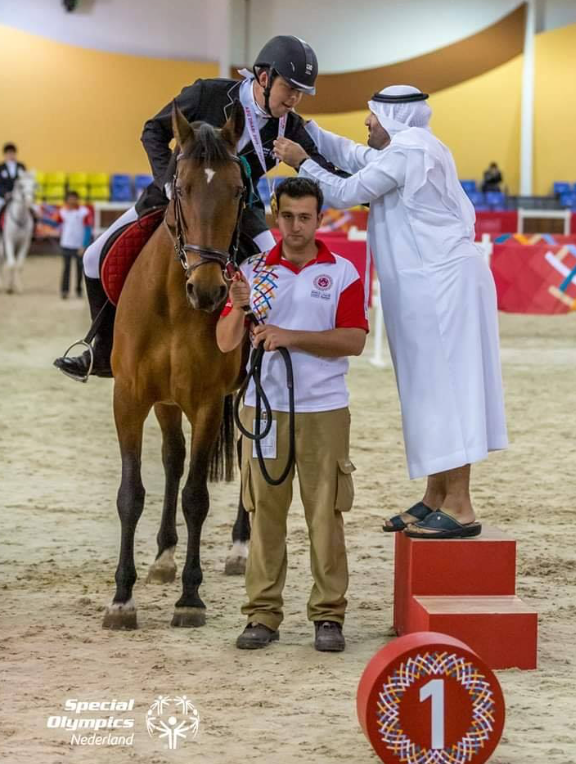 DRIE MEDAILLES voor Olympiër Stefan! Stefan woont op zorgboerderij Dijkgatshoeve. Hij neemt deel aan de Special Olympics in Abu Dhabi en heeft daar DRIE medailles voor Nederland in de wacht gesleept. Trots op onze Olympier!  wieringercourant.nl/sport/stefan-t…
