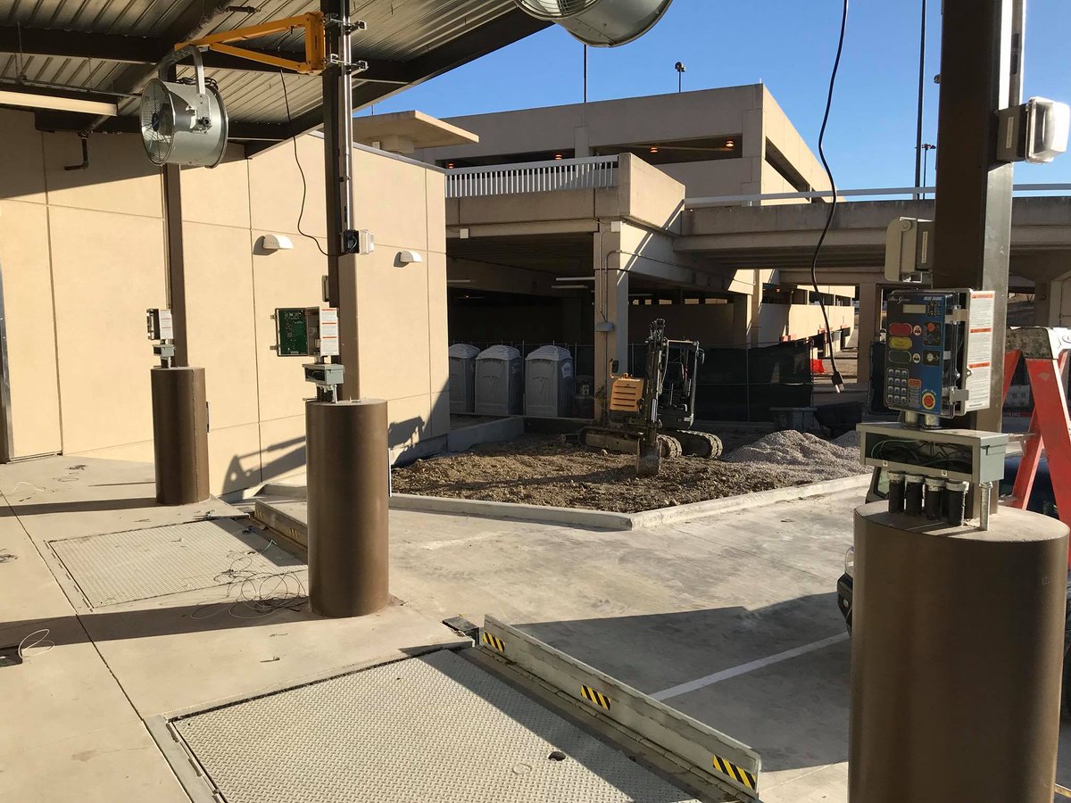 MikesOverheadD3's tweet photo. Hydraulic Dock installation DFW Airport
#DFW #Airport #docking https://t.co/4cWjD6L8BL