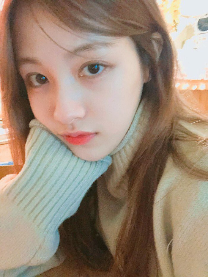clc_juice's tweet photo. 언제나 고맙고 계속 옆에 있어주고싶어지는 이쁜이들❤️ 앞으로도 항상 함께할게!! #CLCxCHESHIRE #4TH_ANIVERSARY #4YearsWithCLC #씨엘씨_고맙고_사랑해 https://t.co/8xLbJ5J4Vn