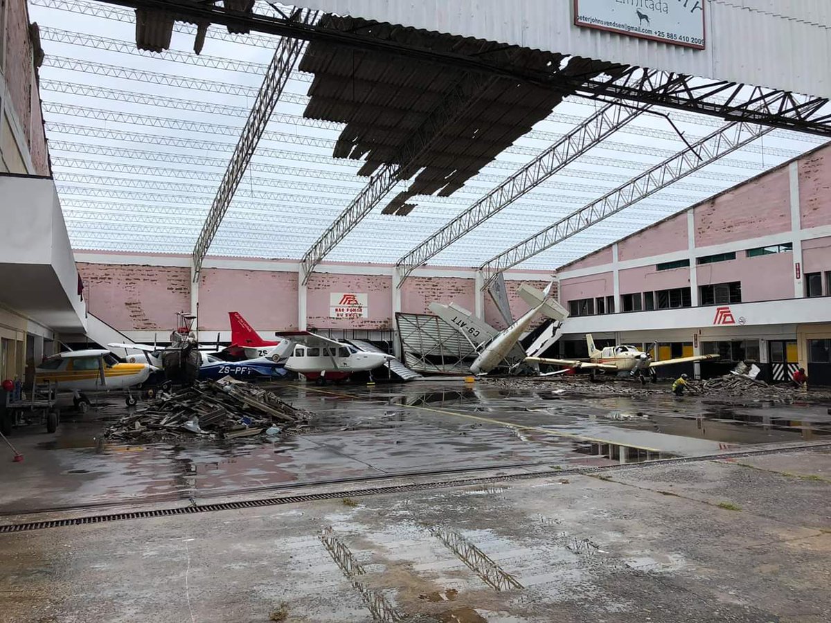 Williamz902's tweet photo. Spare a thought for #Beira. It's almost completely destroyed and looking like a war zone. 90% of the houses don't have a roof, no water, power or communications. Worst disaster in the history of the city. Moz saying death toll may surpass 1000. Most of the city evacuated. https://t.co/Dnu64zTAYk